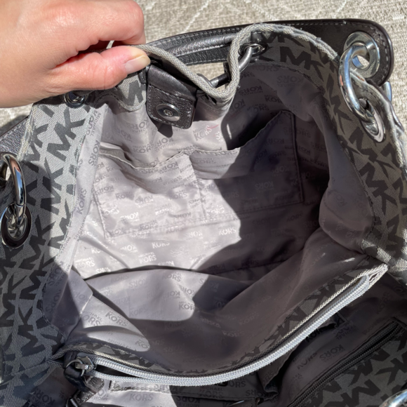 Michael Kors MK gray Drawstring Shoulder bag - Picture 5 of 10
